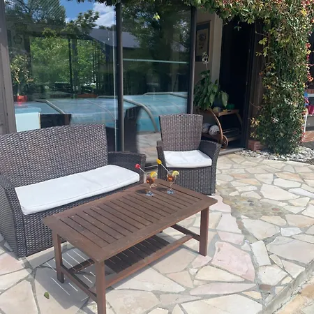 Au Dessus Des Paquerettes *