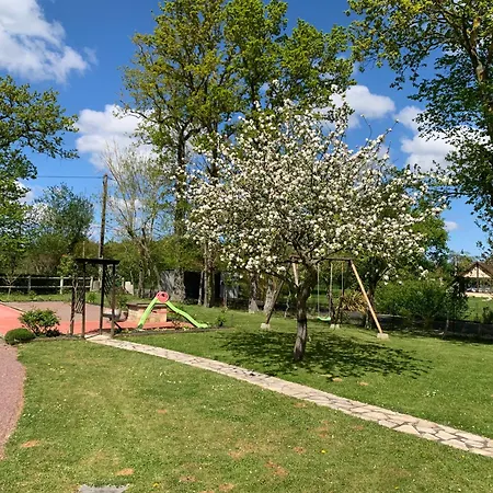 Au Dessus Des Paquerettes Janville (Calvados)